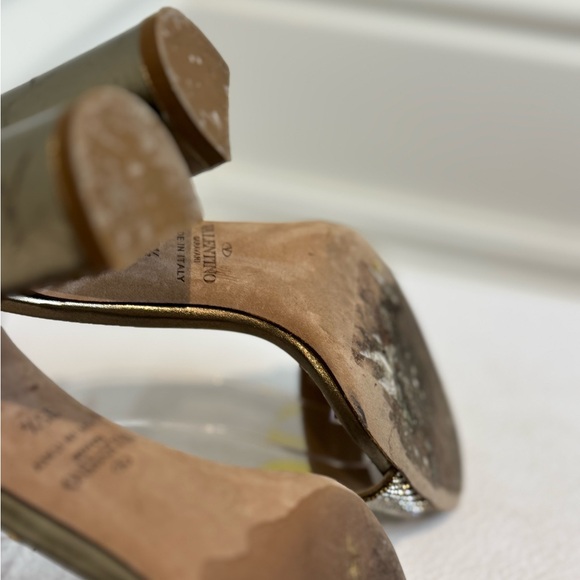 Can You Find A Better HOLIDAY VALENTINO HEEL??!! - Picture 10 of 10